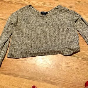 Forever 21 lightly worn sweater small snag in the front